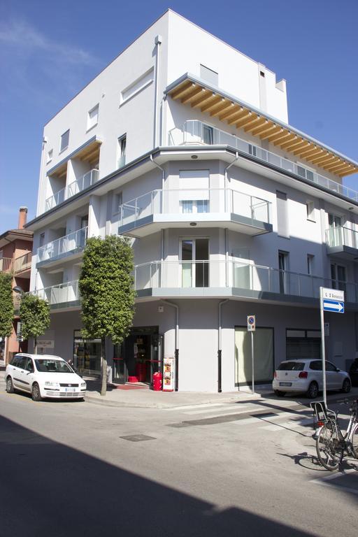 Residence La Perla Каорле Экстерьер фото